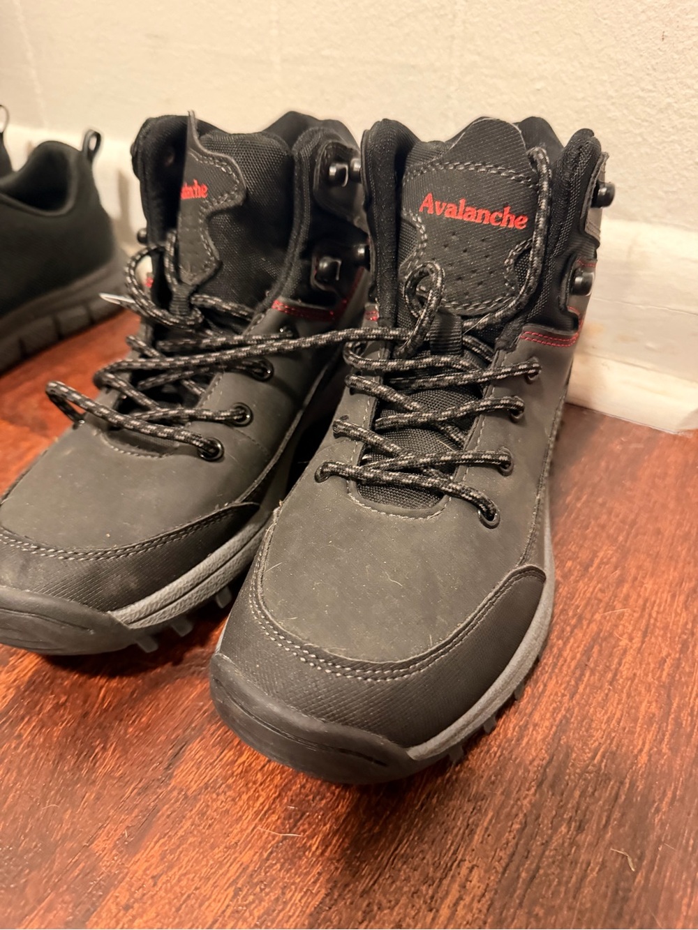 Avalanche Black and Red Women’s Outdoor Boots | 7
